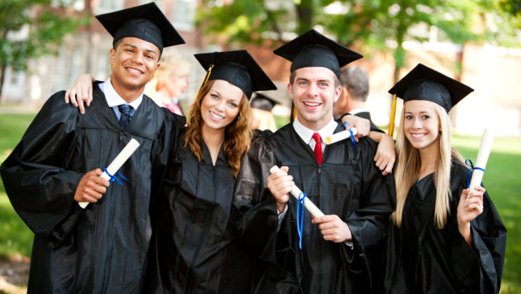 3 Job Search Tips for Graduating College Seniors