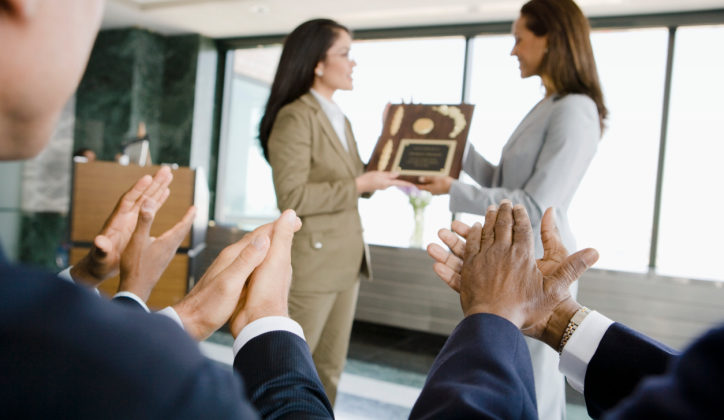 How to Recognize Outstanding Employee Performance