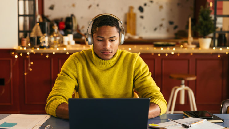 How to Keep Your Job Search Productive During the Holidays