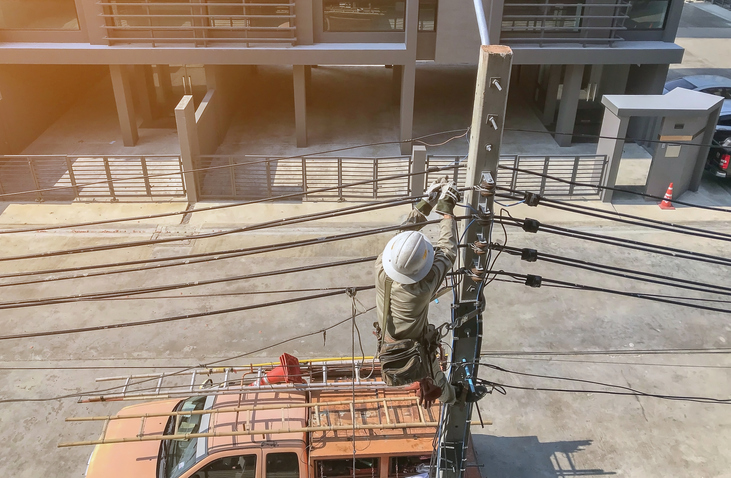 international-power-lineman-what-is-it-and-how-to-become-one