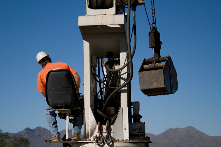 What Is a Crane Operator and How to Become One