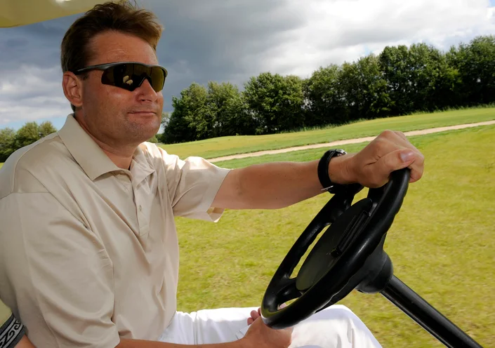 What is a Golf Ranger: Roles, Responsibilities, and Benefits