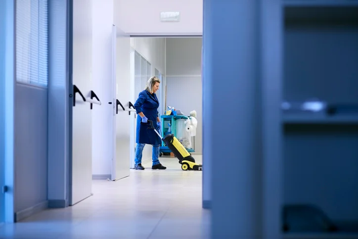 What Is an Evening Cleaner and How to Become One