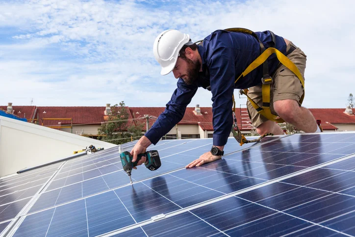 Solar Energy Technician: What Is It? and How to Become One?