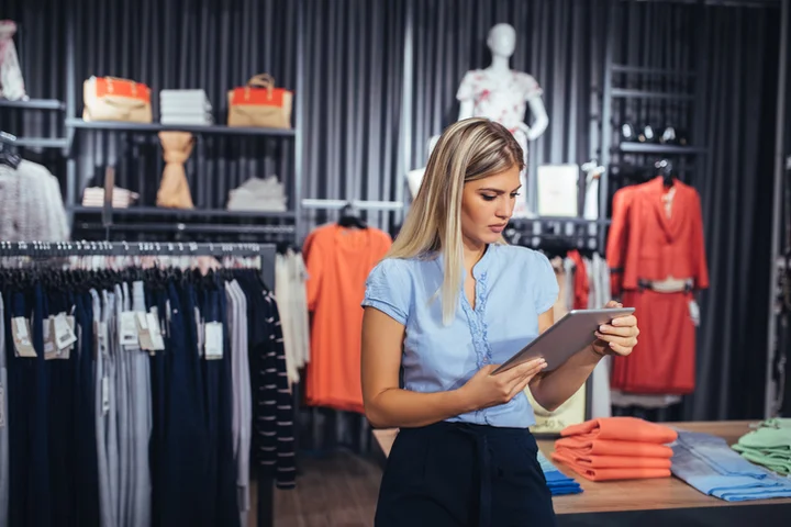 Retail Buyer Job Description Sample Template | ZipRecruiter