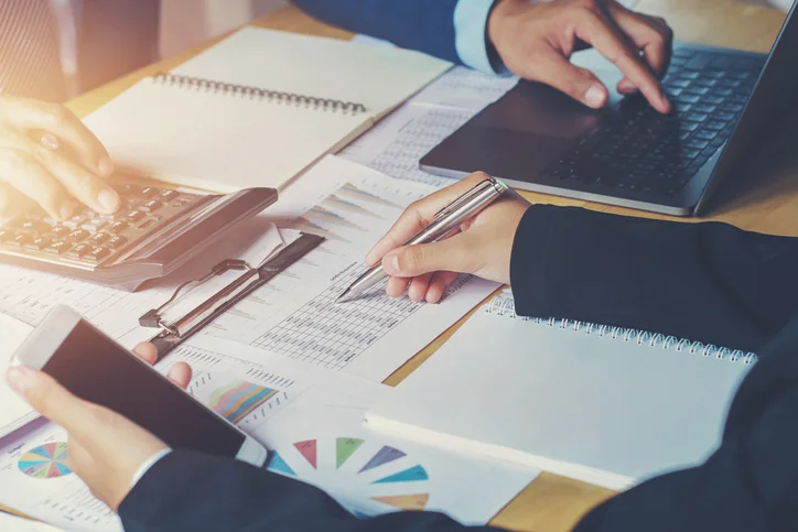 Treasury Analyst dan Kolaborasi Tim untuk Memperkuat Manajemen Keuangan