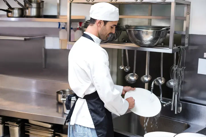 How Much Does a Dishwasher Make at Olive Garden? Salary Insights