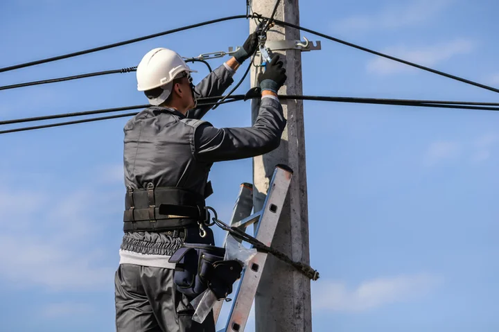 Lineman Job Description Sample Template | ZipRecruiter