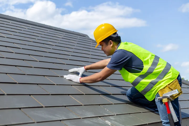 Roofer Job Description Sample Template | ZipRecruiter