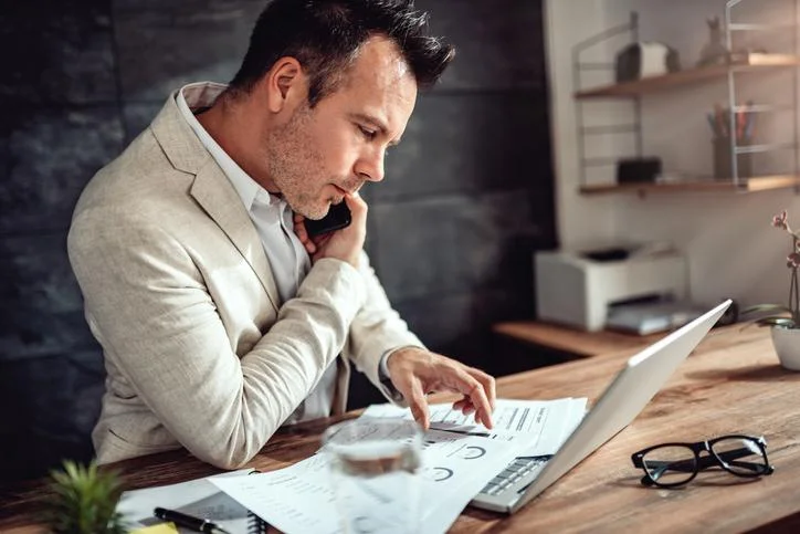 What Is an Energy Trader and How to Become One