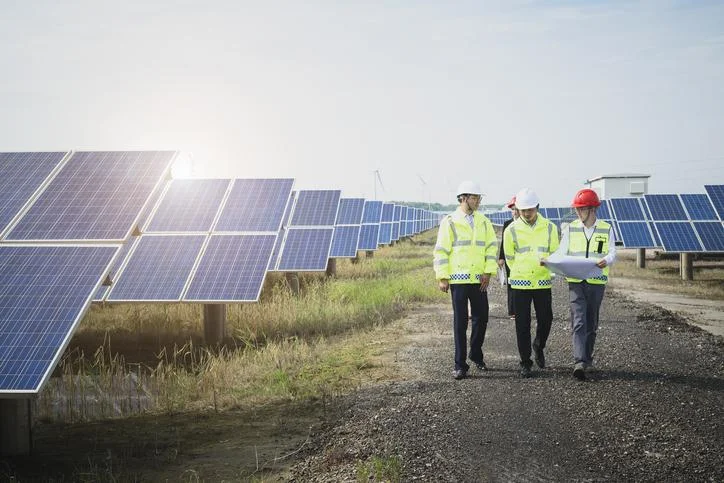 What Is a Solar Consultant and How to Become One